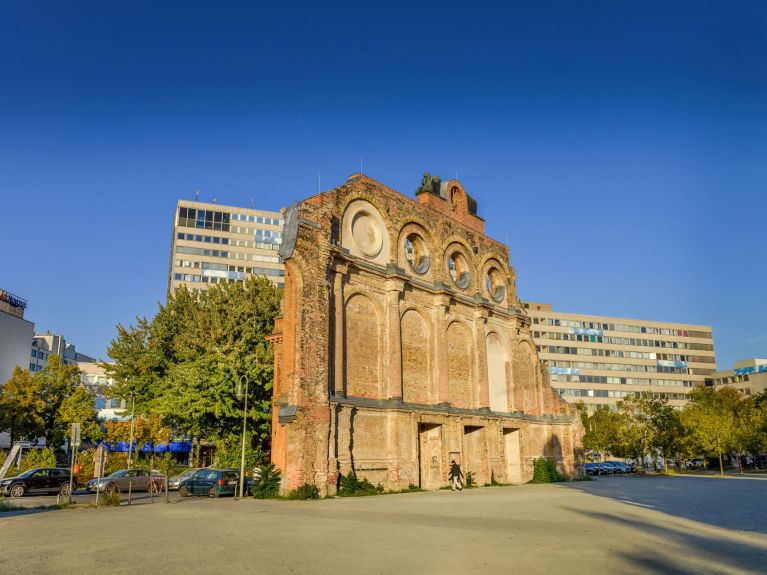 Ruiny dworca Anhalter Bahnhof.