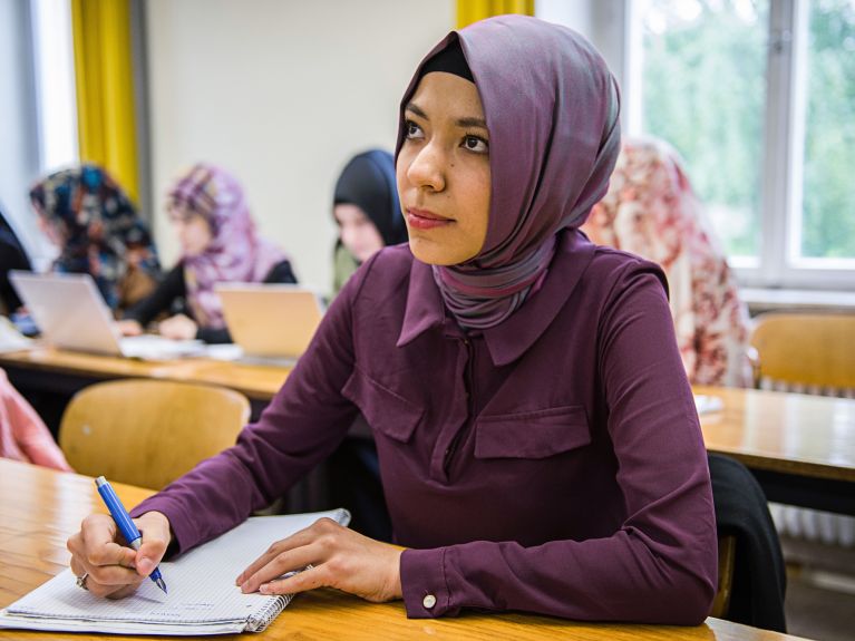 Studentin der Islamischen Theologie an der Universität Tübingen Studentin der Islamischen Theologie an der Universität Tübingen