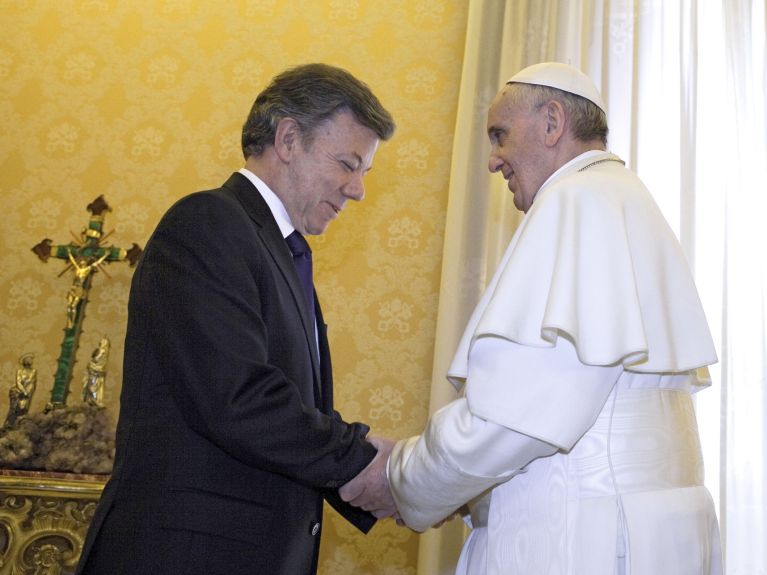 哥伦比亚总统Juan Manuel Santos（胡安·曼 努埃尔·桑托斯）与教皇 方济