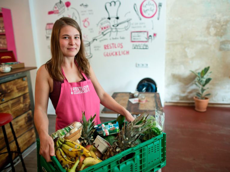 “De resto, felizes”. Iniciativa contra o desperdício de meios alimentícios. 