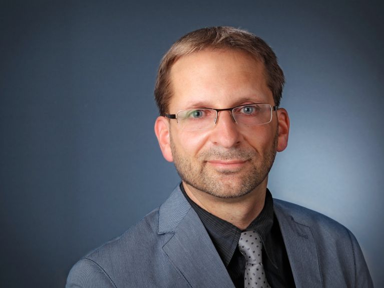 Dr. Roland Weidl, Abteilungsleiter im Fraunhofer-Institut für Keramische Technologien und Systeme (IKTS)