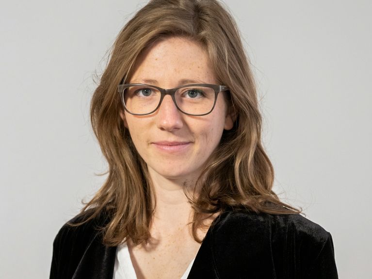  Lea Schäfer ist die Kuratorin der Ausstellung im Museum Wiesbaden.