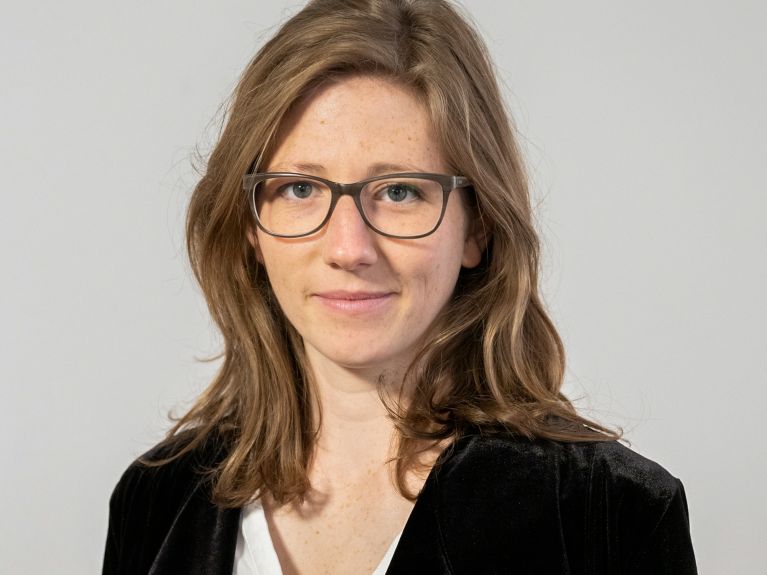 Lea Schäfer é a curadora da exposição do Museum Wiesbaden.