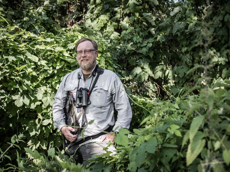 Vögel beobachten und dokumentieren – die Hauptaufgabe des Ornithologen.