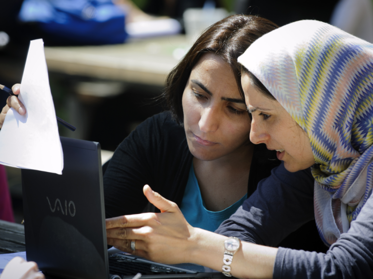  En réseau numérique : des étudiantes à l’université de Potsdam.   