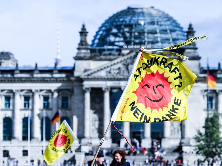 Stopniowe wycofywanie się z energetyki jądrowej i rewolucja energetyczna kształtują lata 10-te XXI wieku.