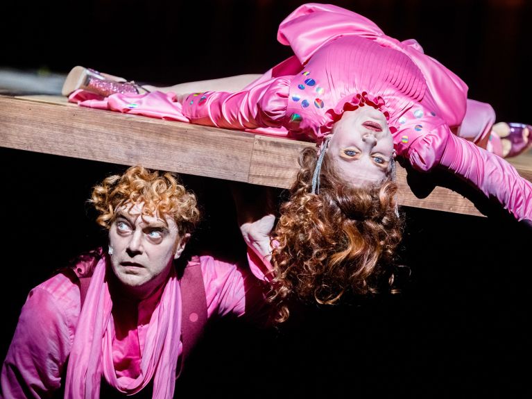 „Tartuffe“ steht auf dem Online-Spielplan des Thalia Theaters. „Tartuffe“ steht auf dem Online-Spielplan des Thalia Theaters.