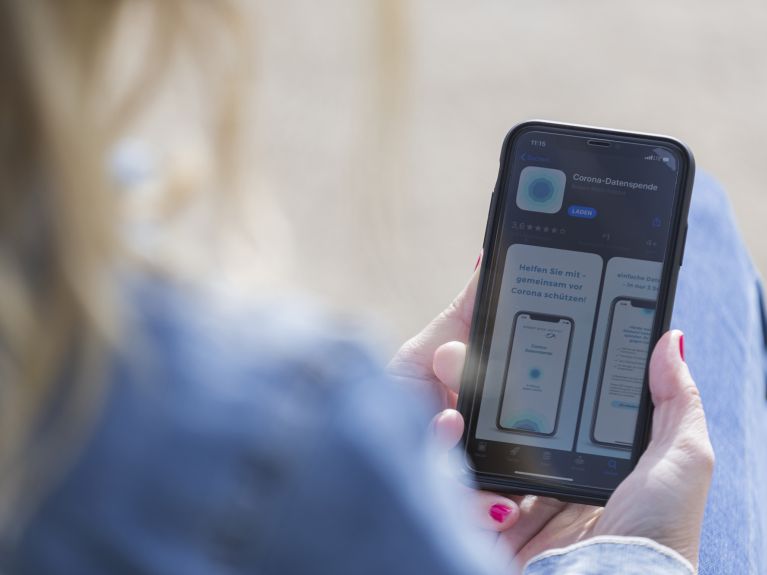 Corona-App: Kann man mit Digitaltechnik einen Virus bekämpfen?