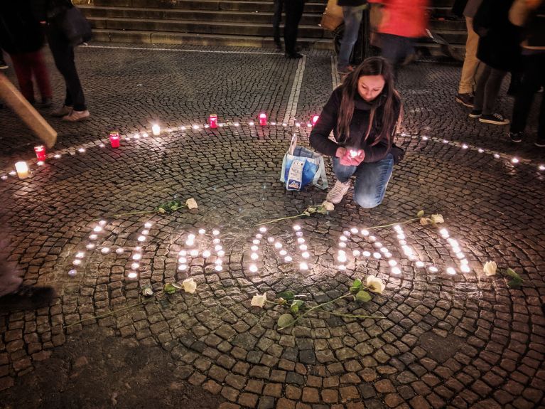 Mahnwache für die Opfer des rechtsextremen Anschlags in Hanau Mahnwache für die Opfer des rechtsextremen Anschlags in Hanau
