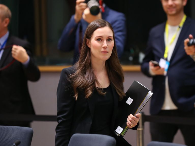Tornou-se primeira-ministra 15 anos após a formatura no colégio: Sanna Marin. Tornou-se primeira-ministra 15 anos após a formatura no colégio: Sanna Marin.