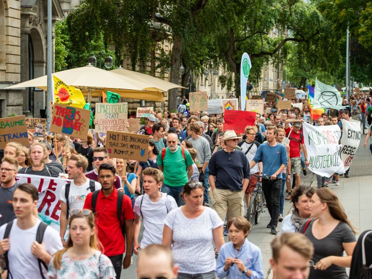 Fridays for Future: Las protestas de jóvenes influyen en la política.