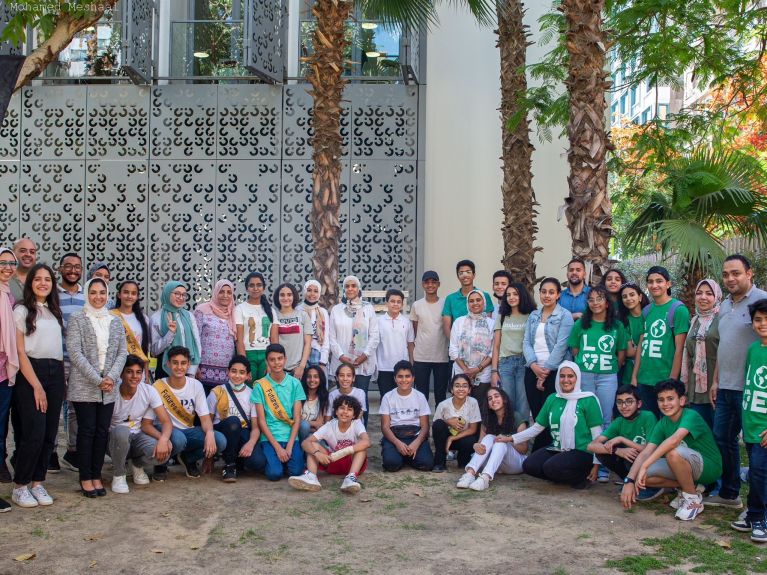 تلاميذ مشاركون في برنامج "أبطال البيئة" Eco Heroes تلاميذ مشاركون في برنامج "أبطال البيئة" Eco Heroes