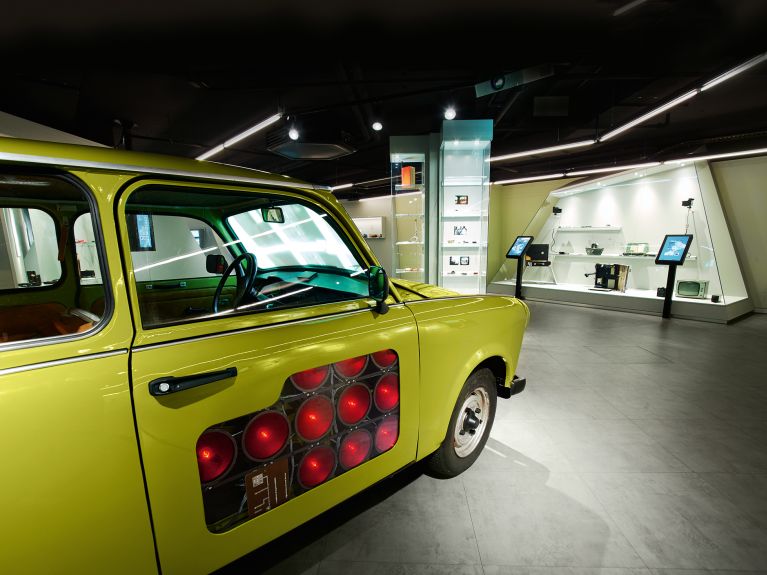 Coche Trabant de observación en el Museo del Espionaje