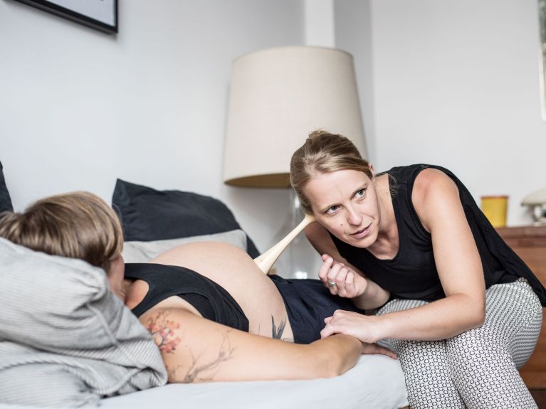 Visiting a pregnant woman: how is her baby developing inside her?
