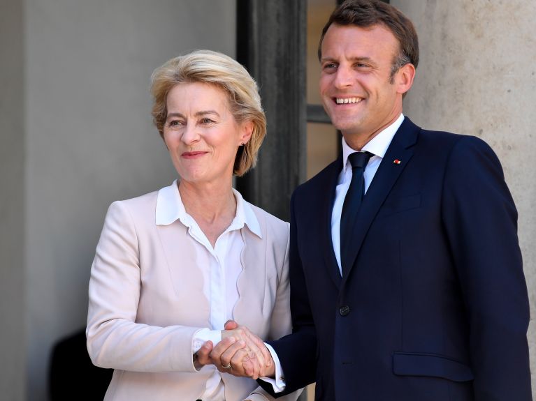 Ursula von der Leyen com Emmanuel Macron