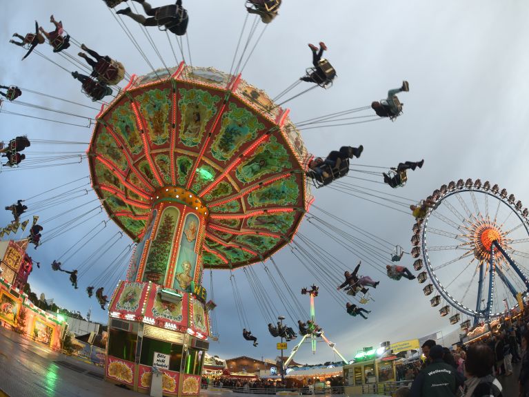 Fiestas populares: carrusel en la Fiesta de Octubre, Múnich.