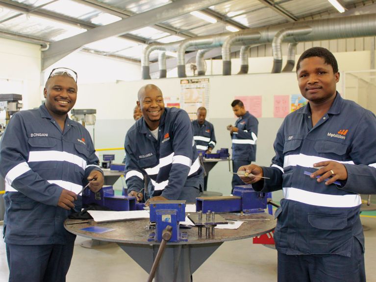 A formação técnica e manual alemã tem também bom êxito na África do Sul.