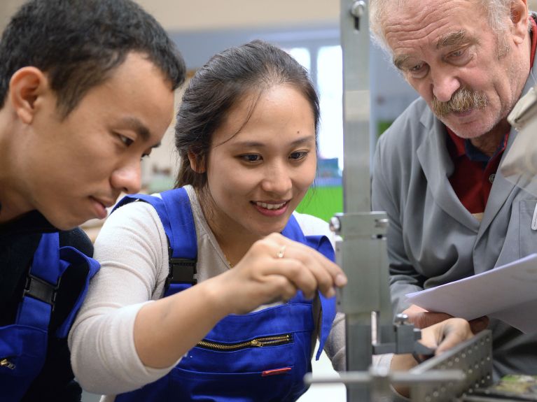 Le Vietnam aussi est demandeur du modèle allemand de formation professionnelle en alternance. Le Vietnam aussi est demandeur du modèle allemand de formation professionnelle en alternance.
