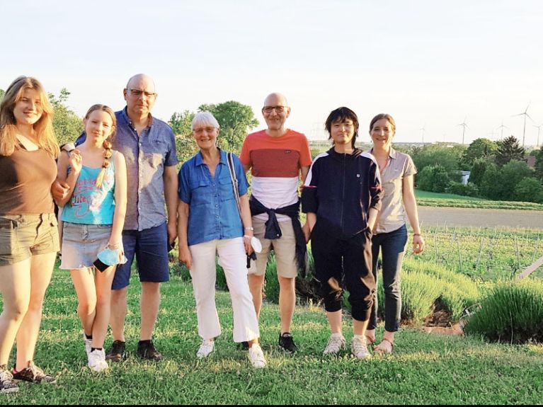 Yiqiao Liu mit ihrer Gastfamilie