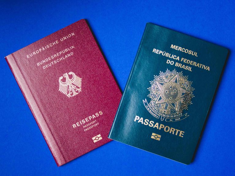 Pasaporte alemán y brasileño