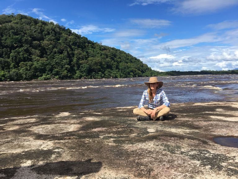 Pausa nas corredeiras de Maipure no rio Orinoco 