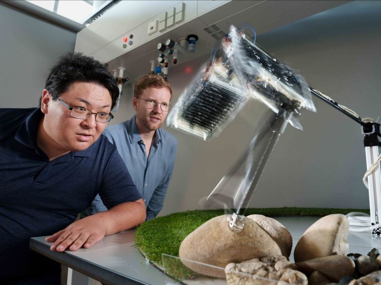 Badania nad robotami: Toshihiko Fukushima i Thomas Buchner Badania nad robotami: Toshihiko Fukushima i Thomas Buchner
