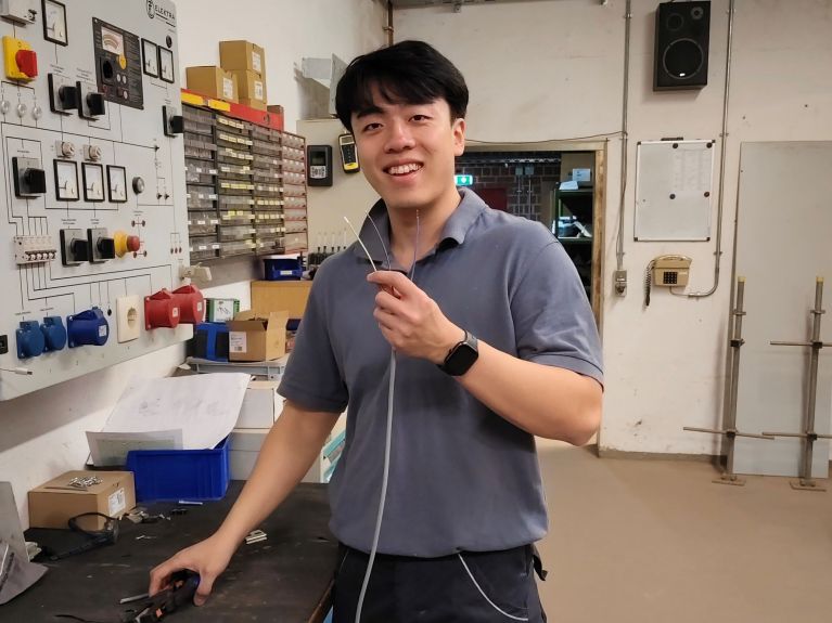 李志林想成为一名电子工程师。 李志林想成为一名电子工程师。