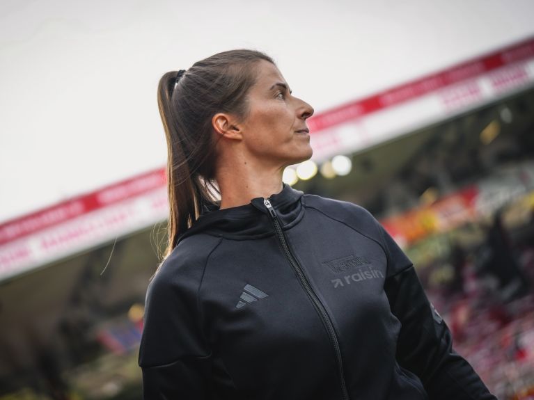 Bundesliga-Trainerin Marie Louise Eta 