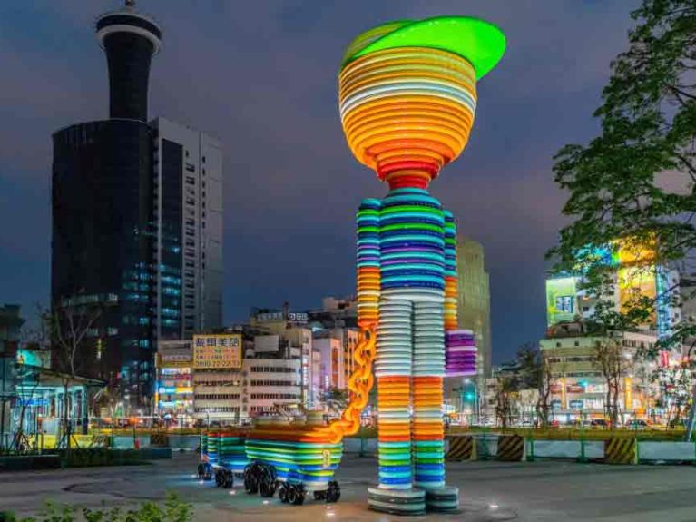 “Anticipation”: sculpture in front of the railway station in Taichung, Taiwan “Anticipation”: sculpture in front of the railway station in Taichung, Taiwan