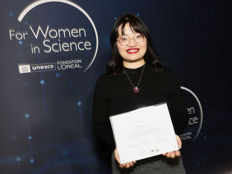 徐静远出席欧莱雅-联合国教科文组织德国女性青年科学人才奖颁奖典礼 