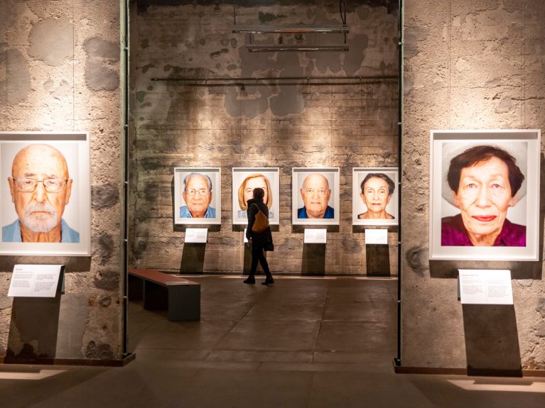 75 Holocaust survivors – in portraits by the photographer Martin Schoeller.