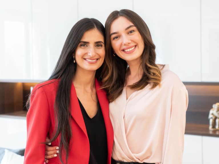 Mentor Gülsah Wilke with her mentee Farisa Magazieva