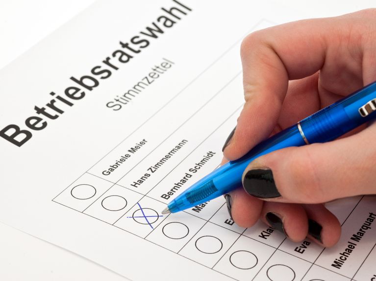 İşyeri Çalışan Temsilciliği oy pusulasının bir örneği. Seçime tek tek bireyler katılır. 