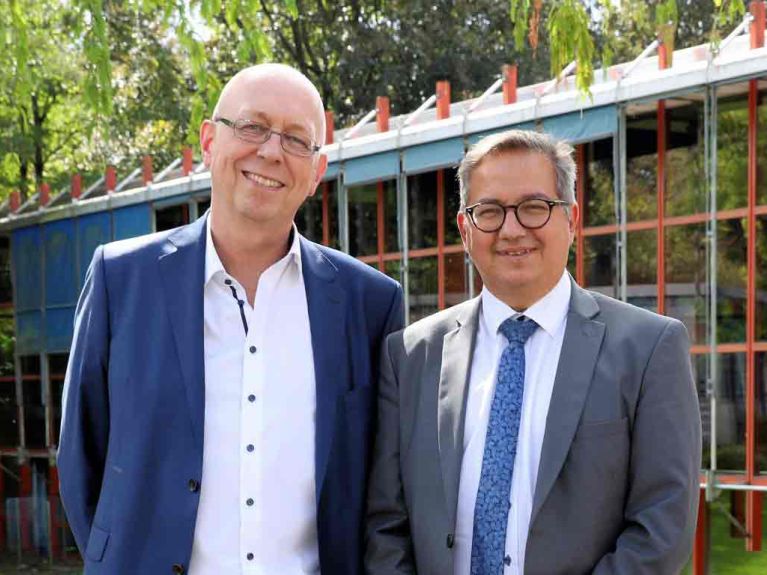 Joachim Schmelz and Miguel Rubio in front of their school in Freiburg