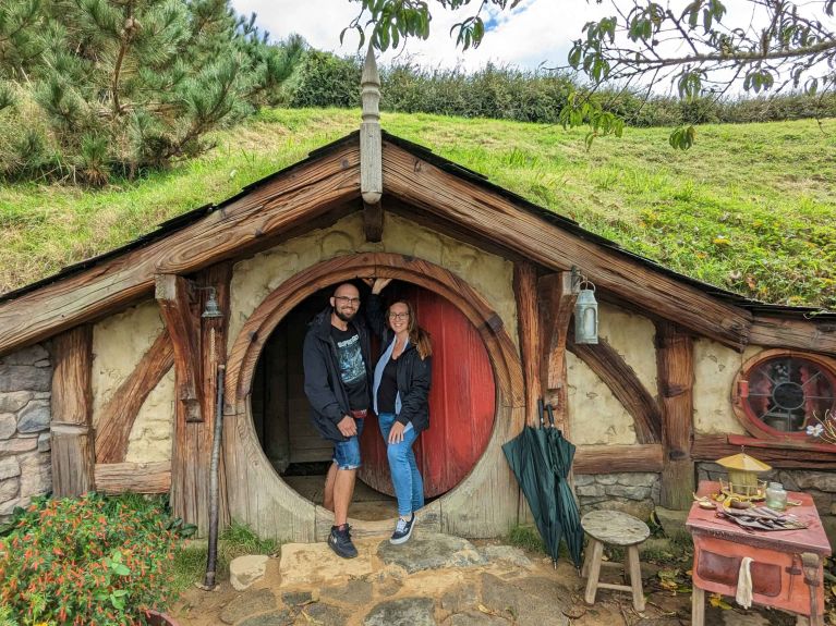 Travel bloggers Anne-Sophie and Marius on the "Lord of the Rings" film set in New Zealand