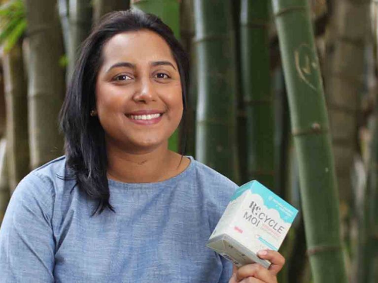 Lalita Junggee mit den ersten nachhaltigen Binden auf Mauritius Lalita Junggee mit den ersten nachhaltigen Binden auf Mauritius