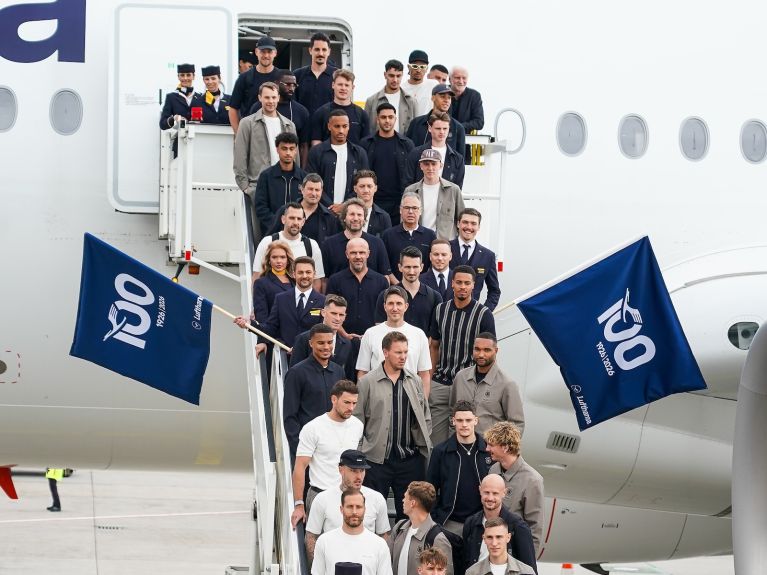 Die deutsche Nationalmannschaft bei ihrer Ankunft in Chicago. 