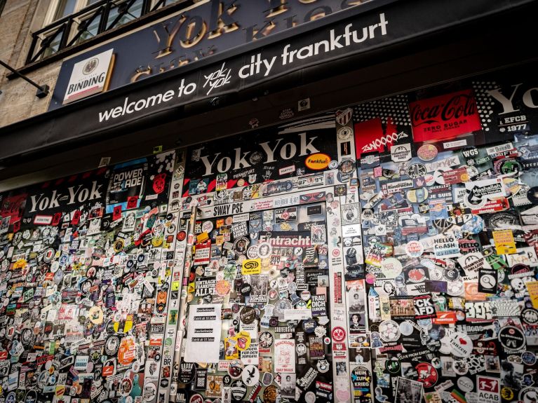The Yok Yok kiosk is a popular meeting place in Frankfurt. 
