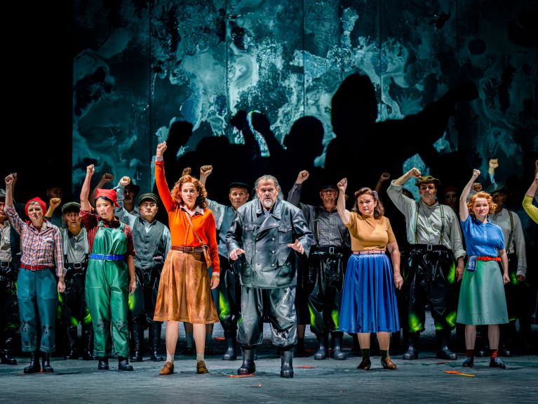 Rummelplatz, the title of a theatre play in Chemnitz, tells the story of people involved in the mining industry in the former GDR.