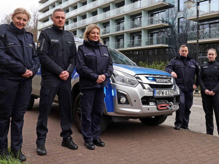 So fing alles an: Beamtinnen und Beamte der deutsch-polnischen Polizeiwache auf Usedom während einer Schulung So fing alles an: Beamtinnen und Beamte der deutsch-polnischen Polizeiwache auf Usedom während einer Schulung