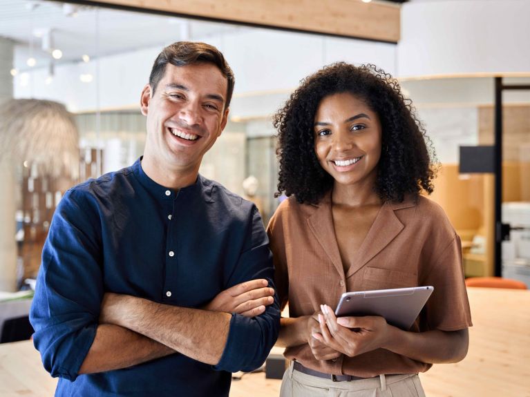 يملأ الأشخاص ذوو الأصول المهاجرة الفجوات في المهن التي تعاني من نقص.