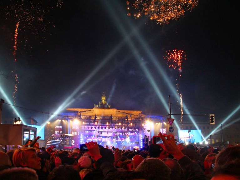 Am Brandenburger Tor finden zahlreiche Events statt, zum Beispiel an Silvester. Am Brandenburger Tor finden zahlreiche Events statt, zum Beispiel an Silvester.