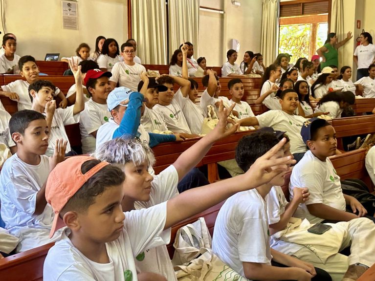 Participantes do projeto de educação ambiental “Terrinhas”