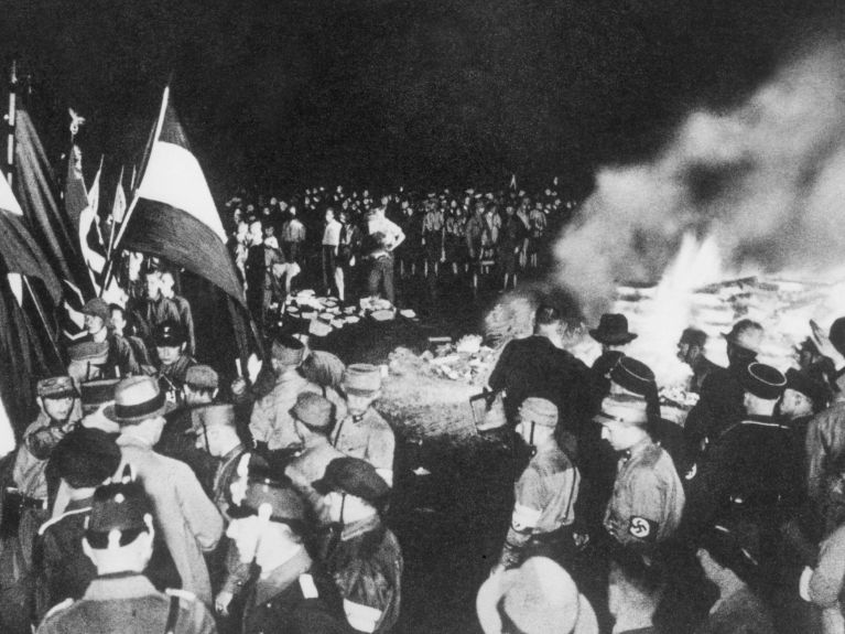 Bücherverbrennung 1933, der auch Kästners Werke zum Opfer fielen