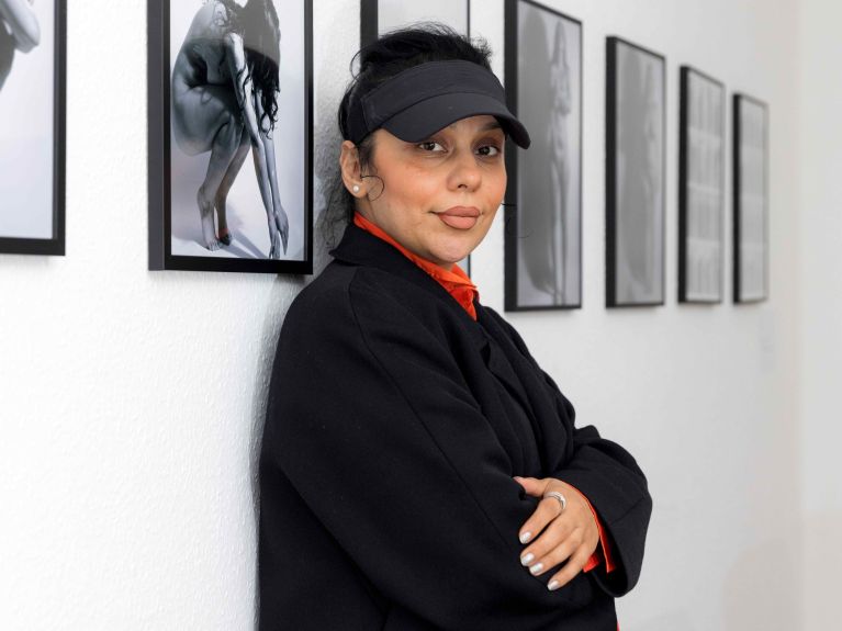 Die Fotografin Sareh Oyvesi ist aus Iran geflohen. 