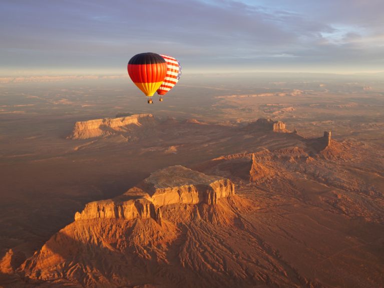 Brücken schlagen über dem Monument Valley