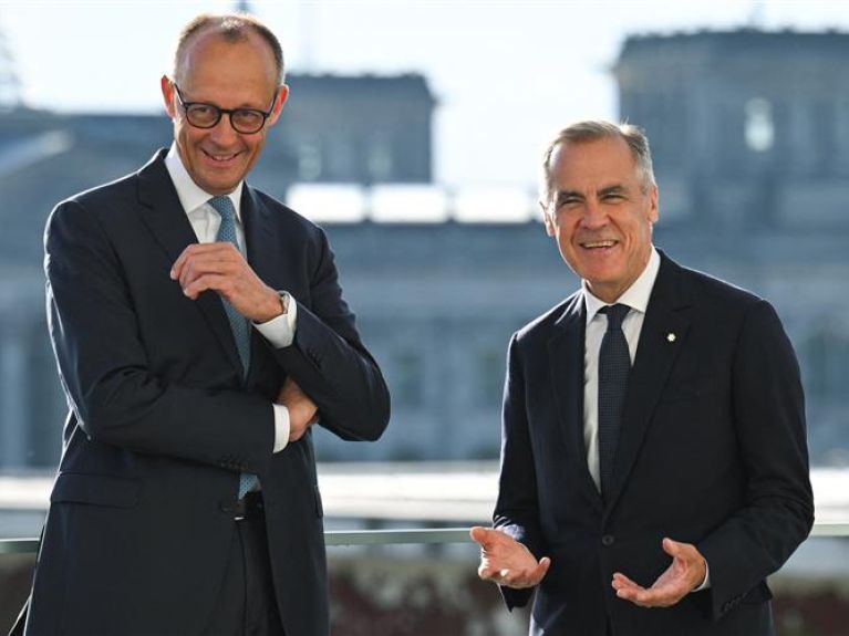 Friedrich Merz (left) and Mark Carney Friedrich Merz (left) and Mark Carney