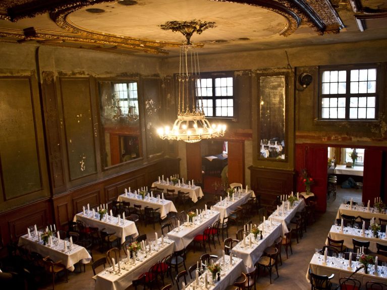 Der berühmte Spiegelsaal in Clärchens Ballhaus.
