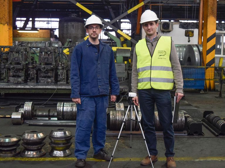 Tamás Angeli (à gauche) et Dániel Szalai dans leur usine sidérurgique