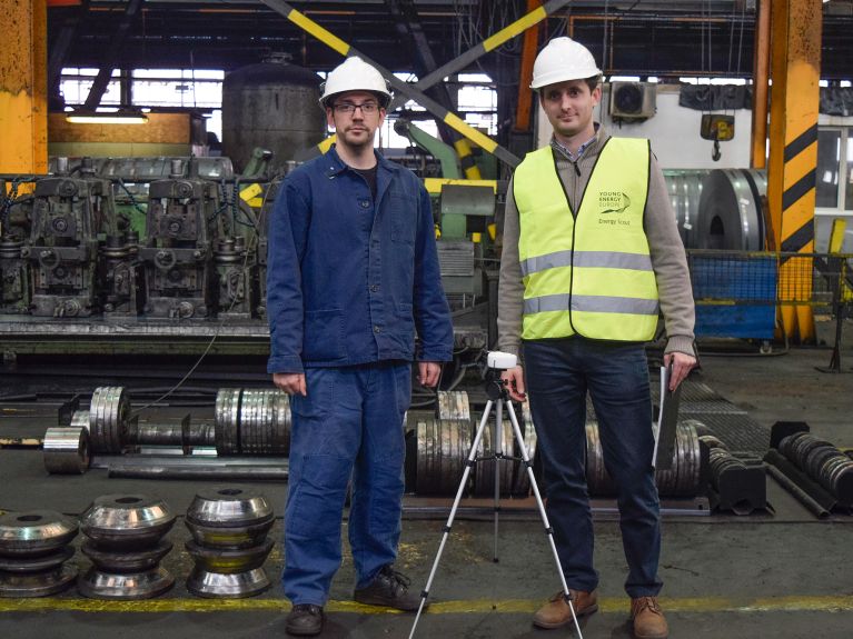 Tamás Angeli (izq.) y Dániel Szalai en la acería Tamás Angeli (izq.) y Dániel Szalai en la acería